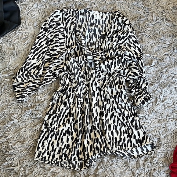 FLAWLESS “Scratch That” Chic Black and White Print Romper - Picture 3 of 7